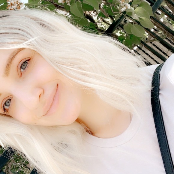 Meet your Posher, Brenna - Picture 1 of 7